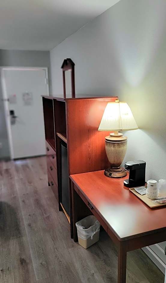 Rancho San Diego Inn & Suites