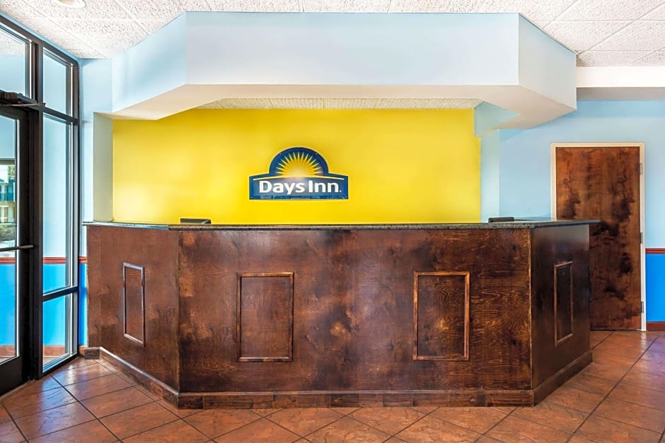 Days Inn by Wyndham Richmond Hill/Savannah