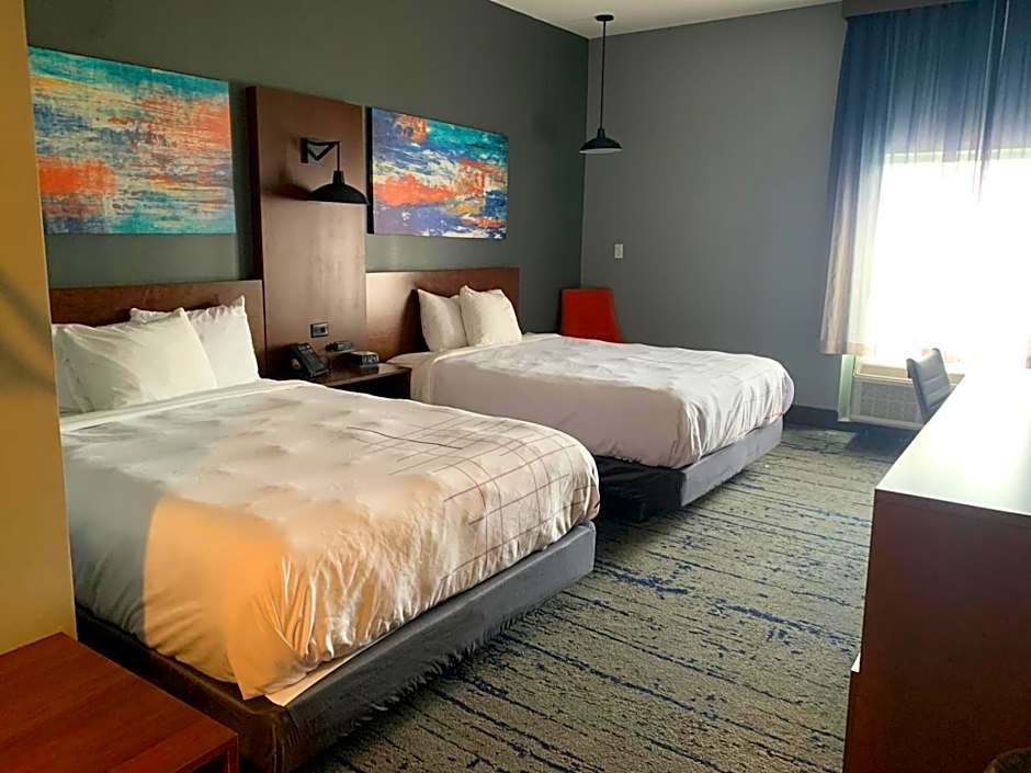La Quinta Inn & Suites by Wyndham Louisville East
