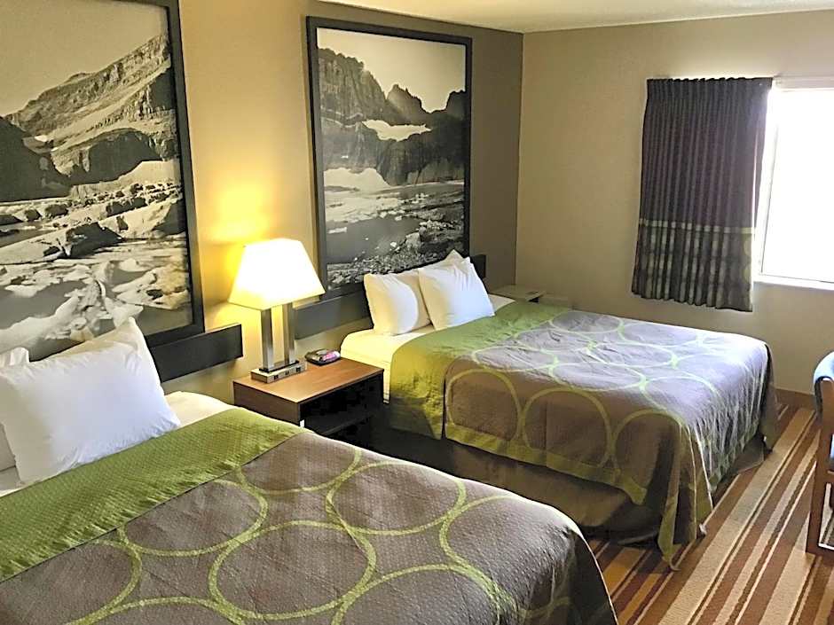 Super 8 by Wyndham Helena