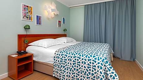 FAMILY ROOM TWO DOUBLE/TWIN ROOM INTERCONNECTED, COURTYARD/PARK VIEW WITH BALCONY