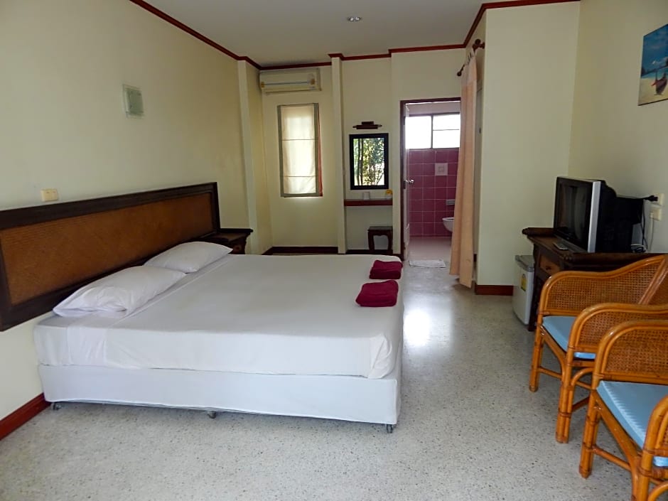 Jinta Hotel Nathon Beach