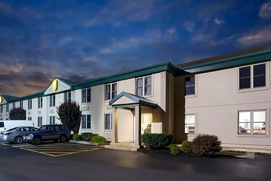 Super 8 by Wyndham Harrisburg Hershey West