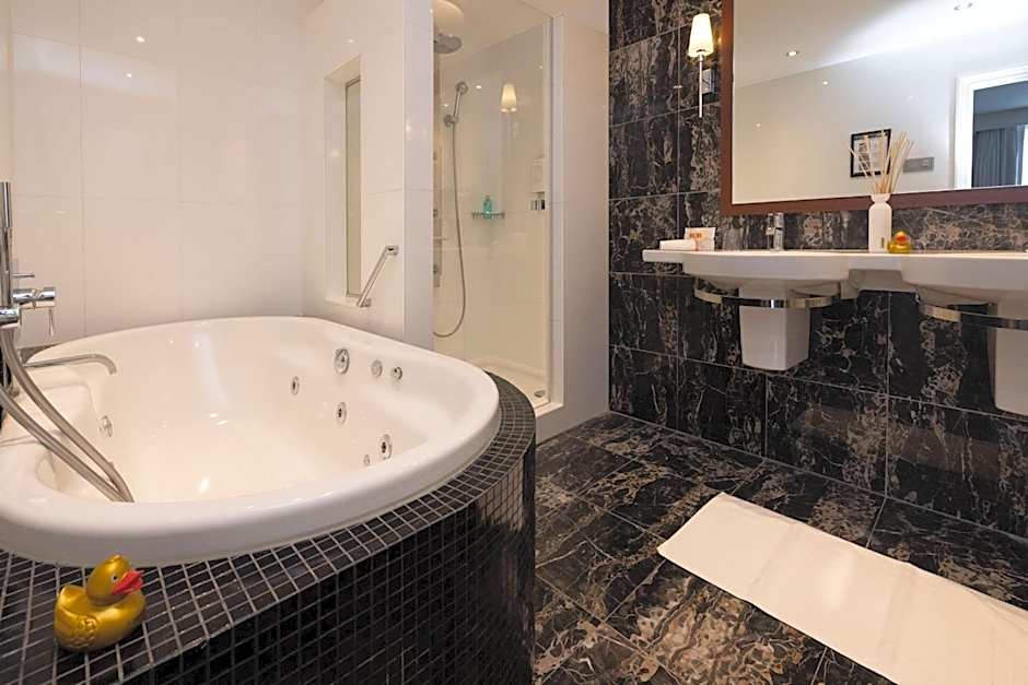 Golden Tulip Hotel Central