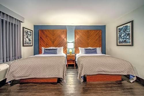 818 Hotel + Pool, Ascend Hotel Collection – Woodland Hills, CA