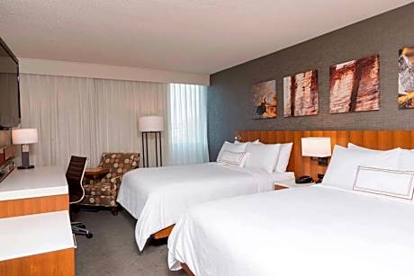 Queen Suite with Kitchenette