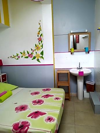 Cabin Room with Roof Skylight