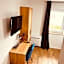 PJ Hotel Cerklje - 5min to Airport - Free Parking