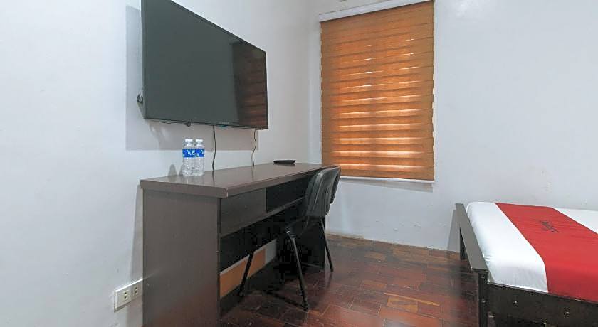 RedDoorz @ Nick Hotel Isabela