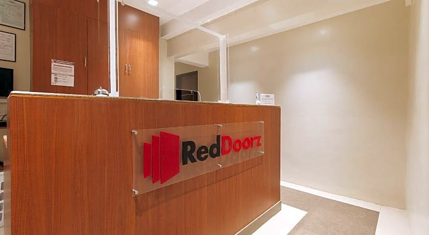 RedDooorz @ Laiya Vivo Hotel Batangas