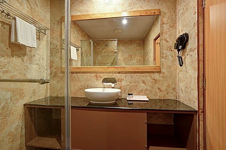 Summit Montana Suites & Spa at Mall