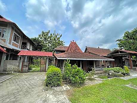 Saka Homestay Boutique & Cafe