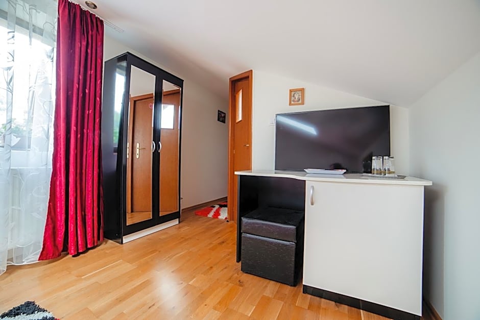 Pensiunea Floare de Colţ