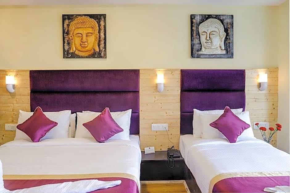 Sumitel Hotel 500 meters from Mall Road