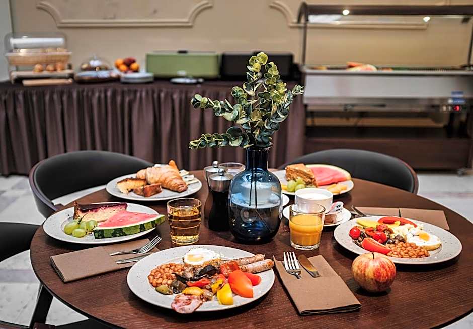 Hotel Maestro by Adrez