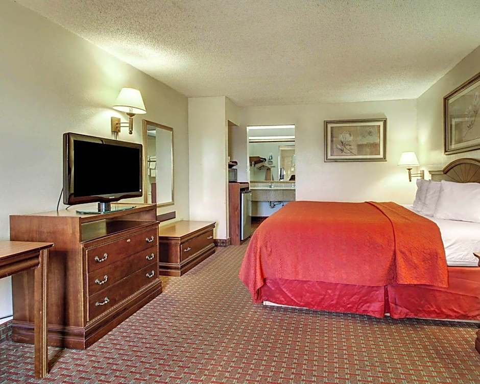 Quality Inn & Suites Clinton - Jackson West