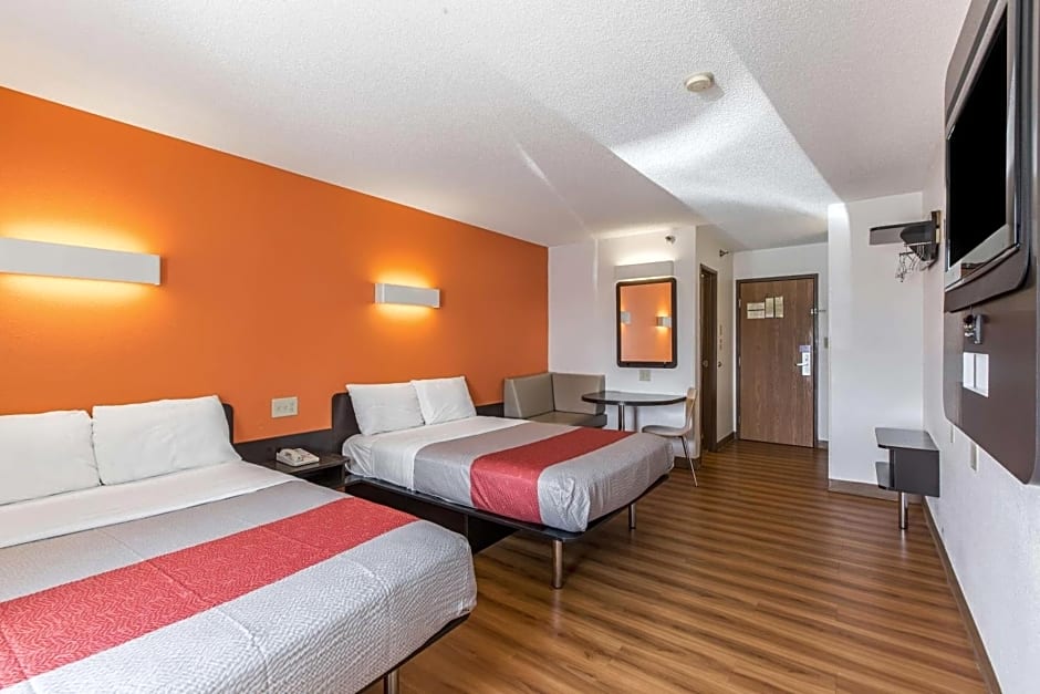 Motel 6 Omaha, NE