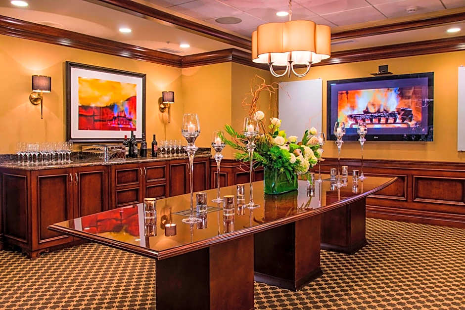 The Raphael Hotel, Autograph Collection