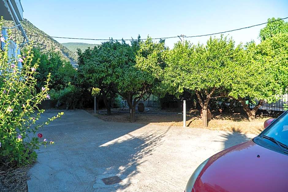 Davis Studios & Apartments