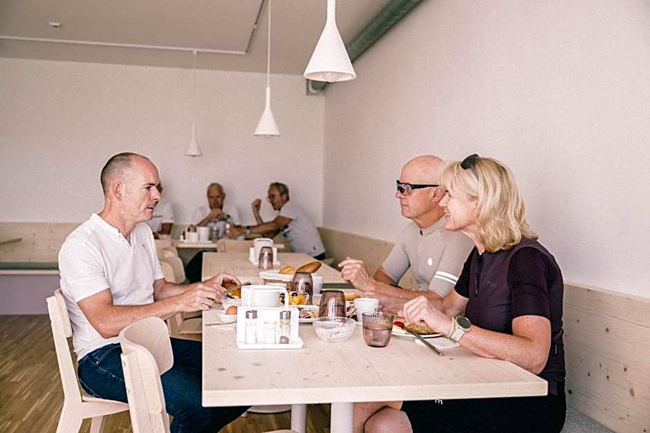 Karlingerhaus Hotel Hostel Home