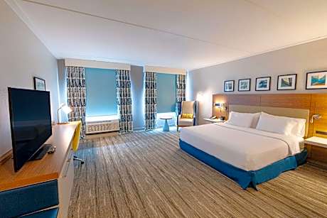 1 KING MOBILITY ACCESSIBLE W/ ROLL IN SHOWER