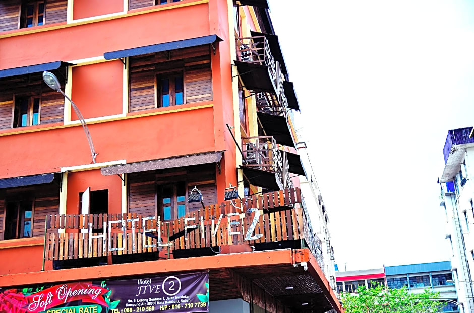 OYO 210 Hotel Five 2