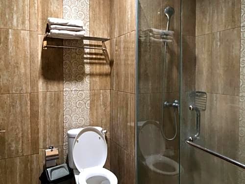 RedDoorz Plus near Dreamland Beach