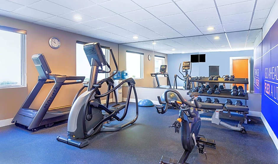 Holiday Inn Express & Suites Lantana By IHG