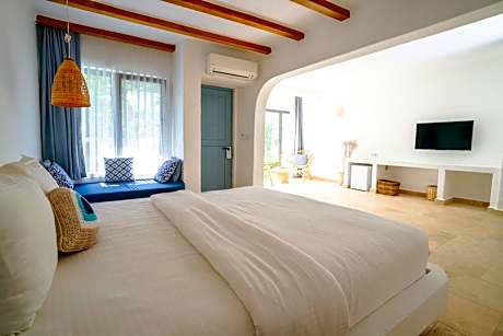 Queen Room with Pool View