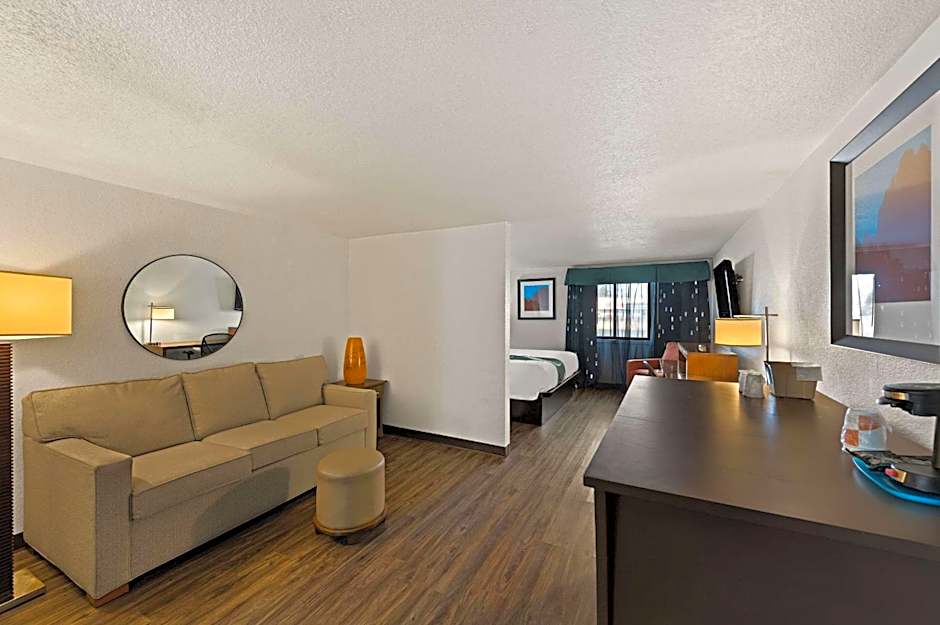 Quality Inn & Suites near I-480 and I-29