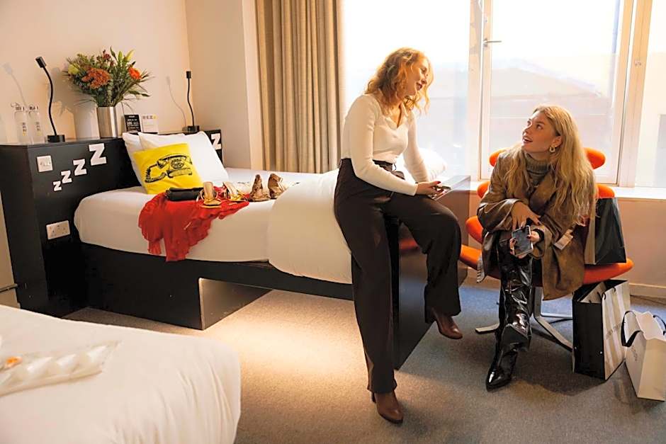 REZz Temple Bar, Dublin