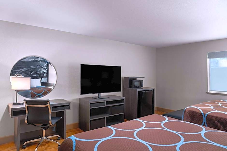 Super 8 by Wyndham Fallon