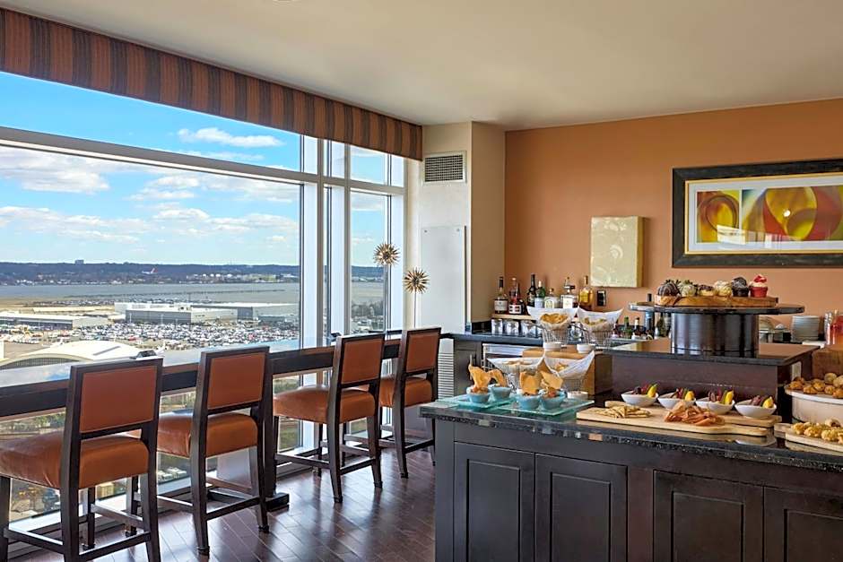 Renaissance by Marriott Arlington Capital View Hotel