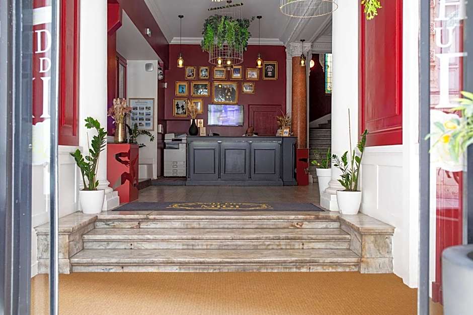 Grand Hotel Du Midi Chateaux & Hotels Collection