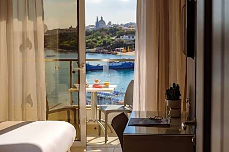 115 The Strand Hotel by NEU Collective