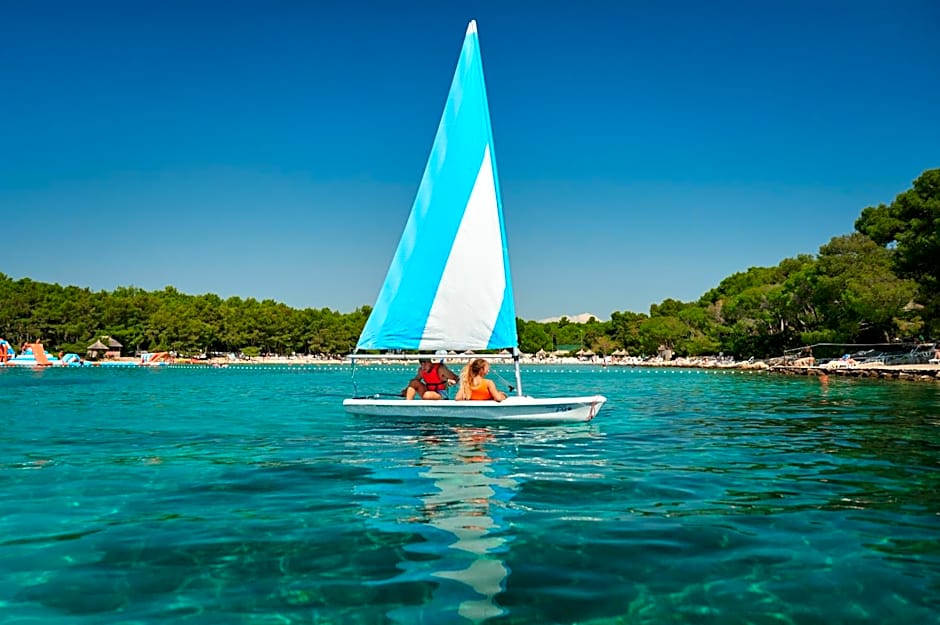 Pine Beach Pakostane Glamping Homes - All Inclusive light