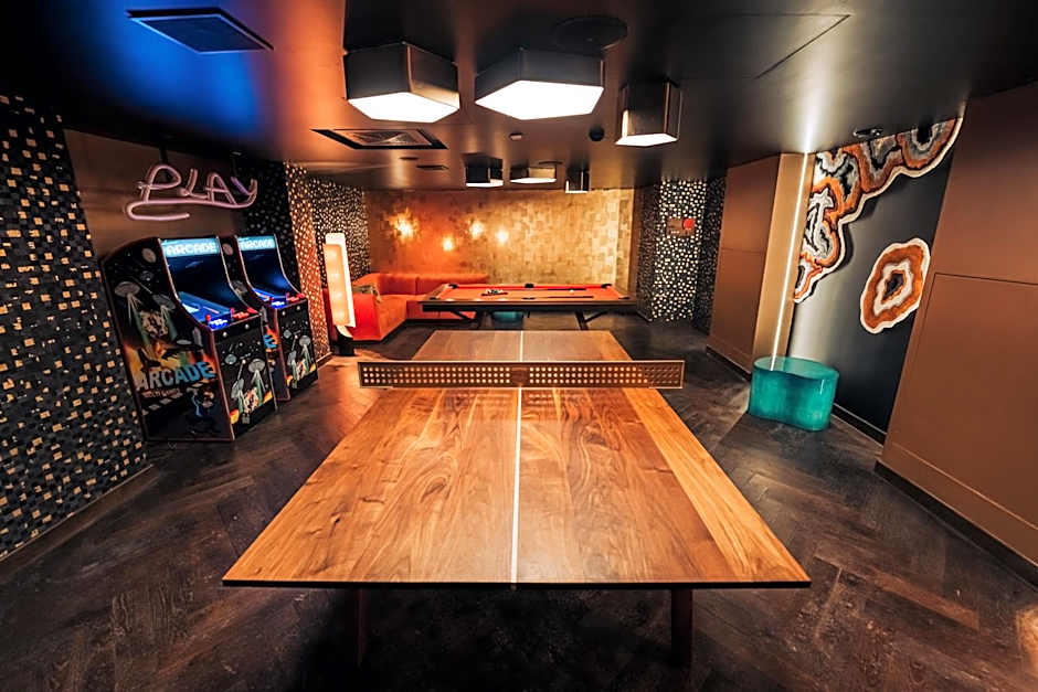 Superior East Wing Rooms by FIVE Zurich