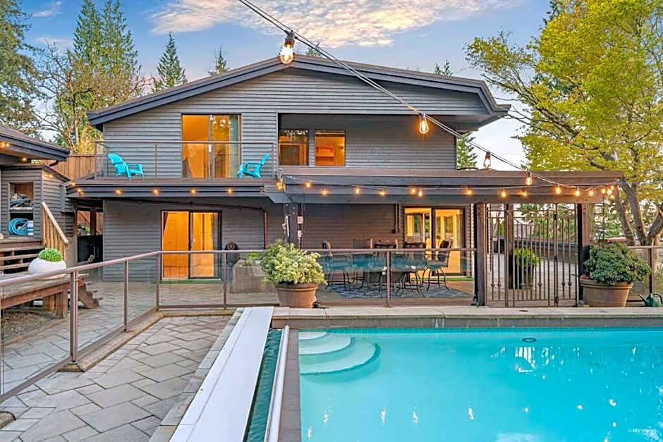 The Lions Self Contained Suite, Shared Pool, Hot Tub, Views