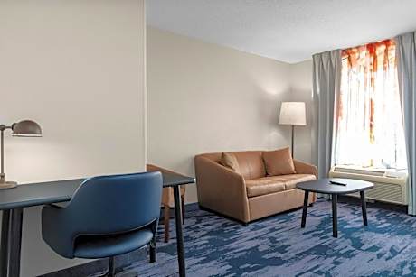 One-Bedroom King Suite with Bathtub and Sofa Bed - Mobility Access/Hearing Accessible