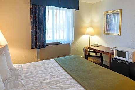 Queen Room - Non-Smoking