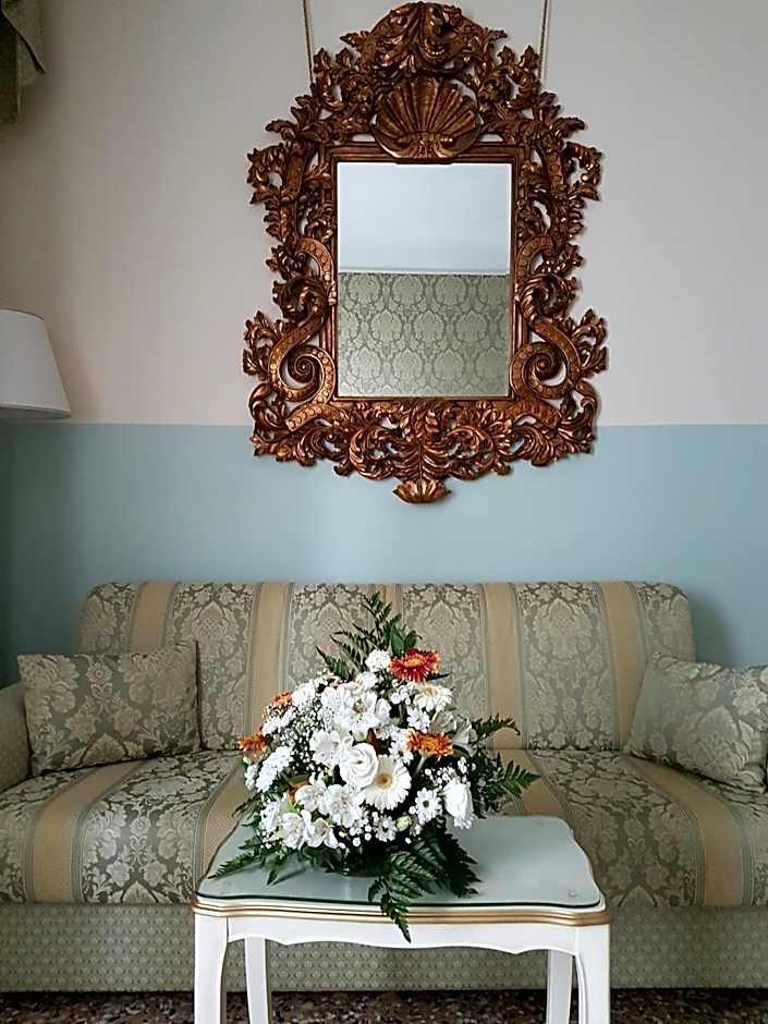 Friendly Venice Suites