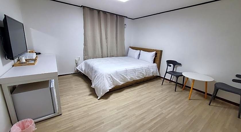 The Oakra Hotel