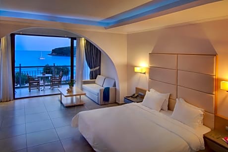  Junior Suite with Balcony and Sea View