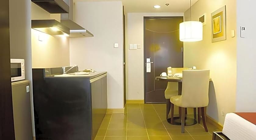 Lancaster Hotel Manila