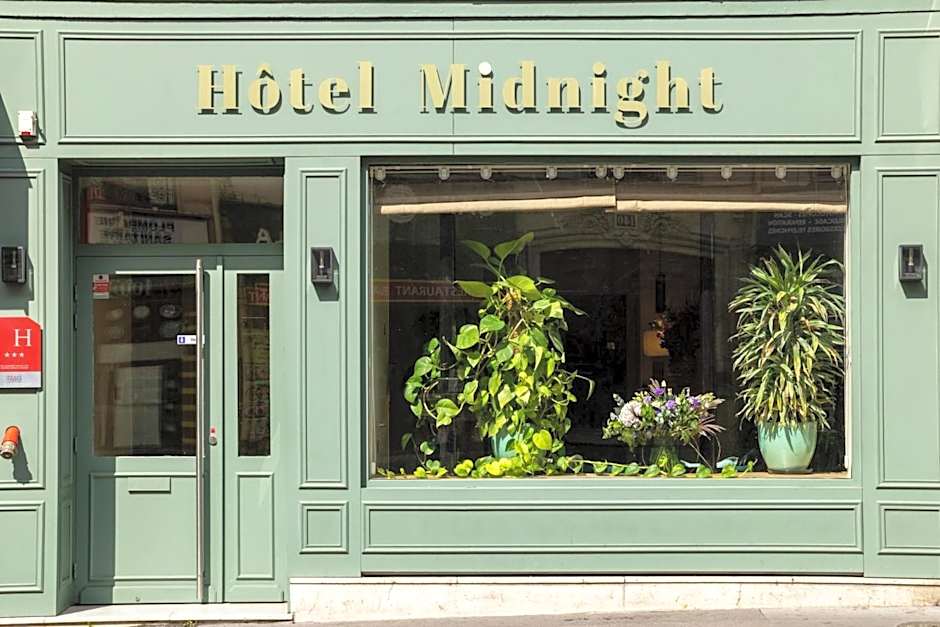 Midnight Hotel Paris