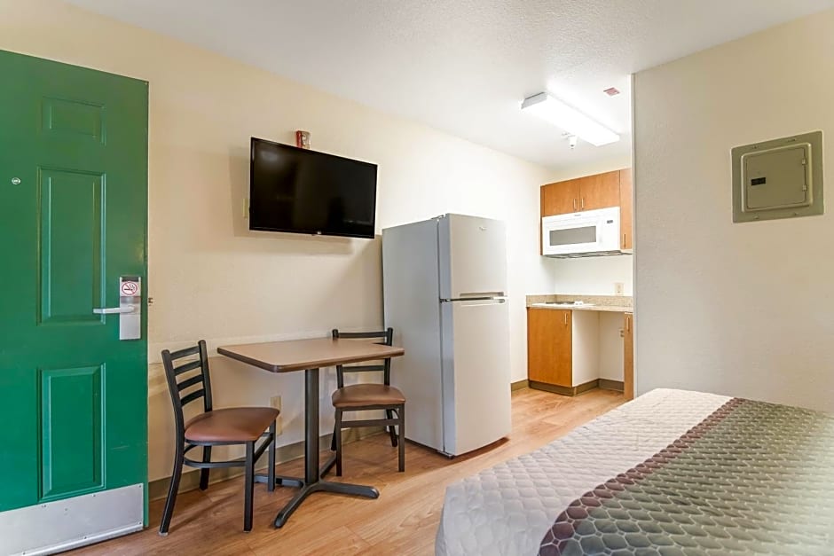 HomeTowne Studios by Red Roof Rancho Cordova