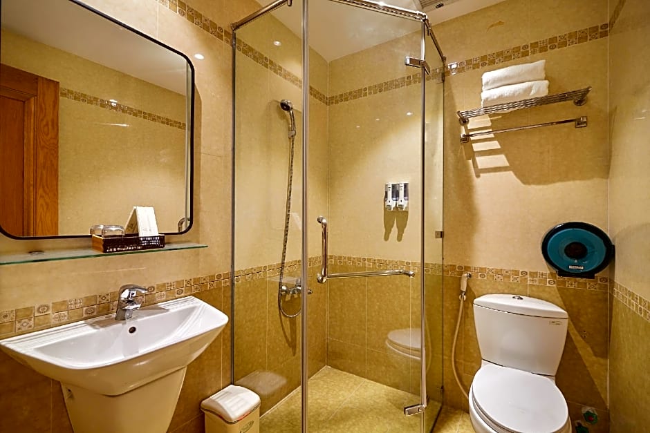 Bin Bin Mimosa Hotel - Near Tan Son Nhat Airport 