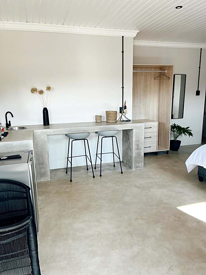 Lighthouse Guesthouse & Cafe