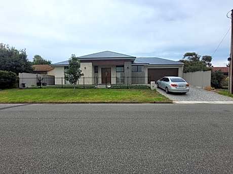 private room in a southern suburb house