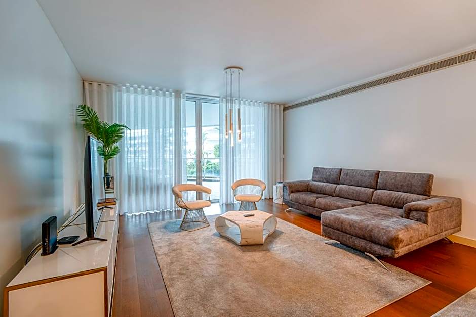 Suite BK - 3 Pools - Gym - AC - Huge Balcony